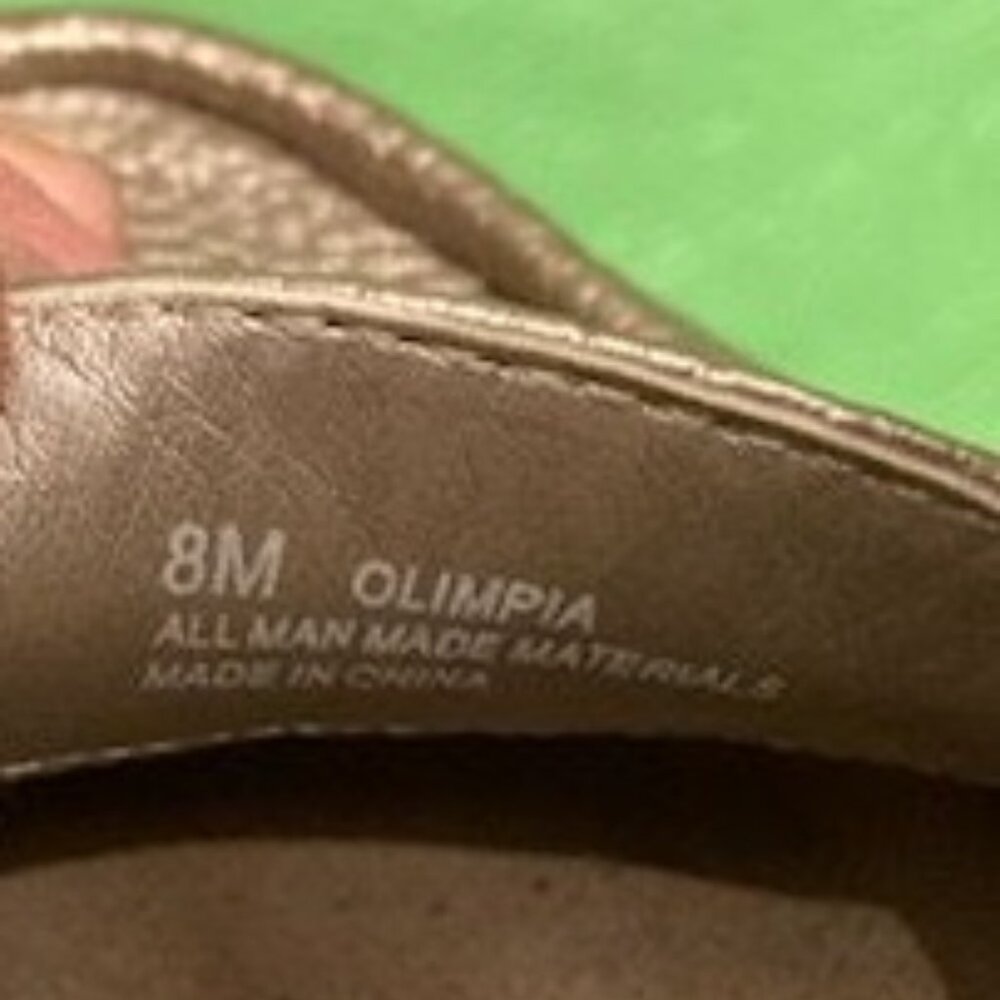 Aerosoles gold flats/loafers size 8 - barely worn - Picture 4 of 6